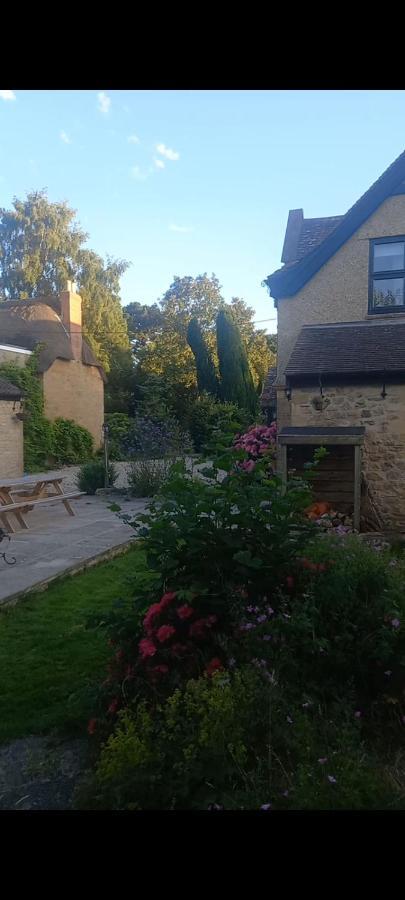 Villa Aldon Farmhouse Yeovil Exterior foto
